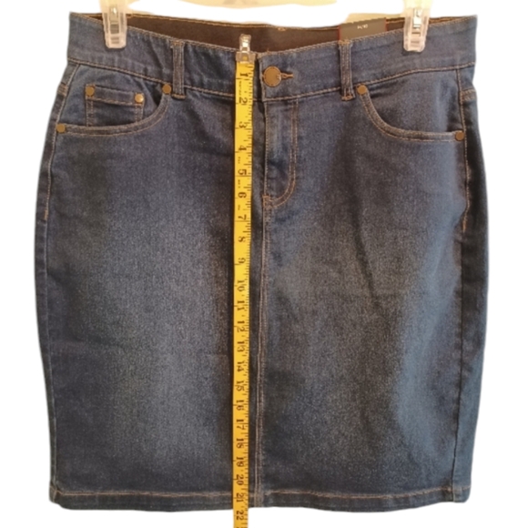 Avenue Skirt - NWT - Picture 1 of 3